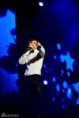 组图：张杰助阵王力宏个唱 合唱《第一夫人》