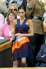 组图：贝嫂观战温网决赛 小贝指手画脚贴心解说