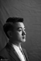 组图：佟大为登封面玩复古 绅士格调轻熟男魅力