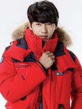 组图：玄彬拍秋冬写真 演绎时尚成熟户外风