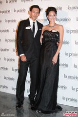 组图：赵式芝再陷同性情 与杨如芯亲密携手亮相