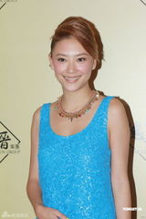 组图：陈小春应采儿同场颇避忌正努力造人