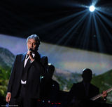 高清：玛丽-J-布莱姬联袂盲人歌神安德烈-波切利