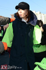 组图：韩星孙泰英参加发煤炭献爱心活动