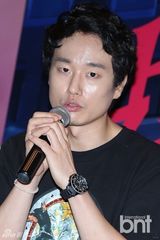 组图：李 湘 熙等出席《发光的现代史》试映会