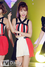 组图：《The Show》女团争奇斗艳献动感舞台