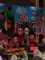 组图：孙俪邓超为女儿办百日宴 四口温馨合影