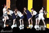 组图：韩女团KARA大胆热舞 短裤上移险走光