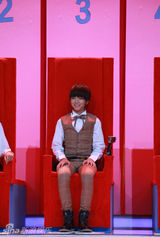 组图：TFBOYS录年代秀 高能起床照粉丝叫受不了