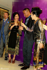 组图：钟楚红笑言为胡军复出 林嘉欣慰问李心洁