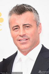 组图：马特-勒布朗帅气正装亮相艾美红毯