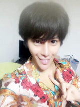 组图：日男整形肿成猪头 整完被调侃“真蛇精”