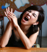 组图：Ella(S.H.E)搞怪写真“丑八怪”八连拍难以直视