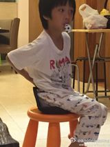 组图：费曼生日吴镇宇晒图 表情搞怪合不上拍