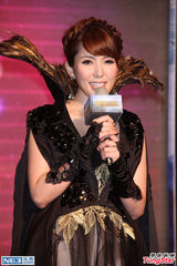 组图：波多野结衣台湾遭宅男围堵 大方秀事业线