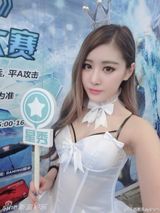 组图：大胸妹纸来啦！CJ胸猛开幕遭戏称硅胶展