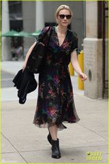 组图：影后好型！布兰切特花裙皮靴引路人侧目