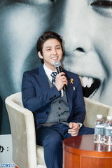 独家高清：金起范上海会粉丝 回归歌手身份催泪