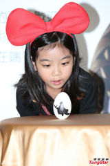 组图：乔乔cospaly化身小魔女 萌样超卡哇伊