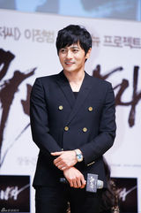 独家：《哭泣男人》张东健黑衣亮相与粉丝互动