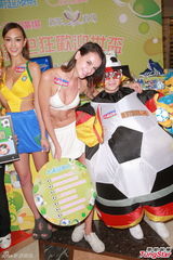 组图：Jessica C性感出席世界杯活动