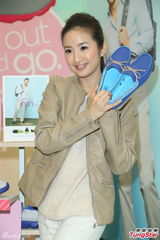 组图：林依晨变女版都敏俊 英国台湾瞬移捞金