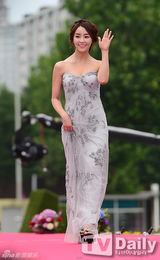 组图：星星继承者聚首 刘仁娜纤腰金宇彬长腿