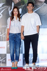 组图：JYJ金俊秀李秉宪等亮相《海雾》试映会