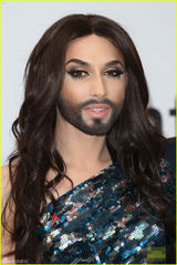 组图：胡子变装皇后闪亮现身 着晚礼服大秀曲线