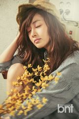 组图：韩星姜素拉拍写真 演绎清新冷艳魅惑