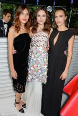 组图：库珀携娇艳女友现身 英皇室双公主争艳