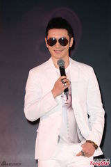 组图：歌手林昕阳发片 黄晓明“情侣装”助阵