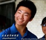 组图：曝白岩松16岁儿子近照 子承父业做小记者