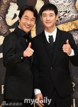 组图：《秘密之门》发布会 韩石圭等低调亮相