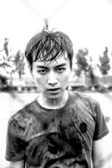 组图：陈晓【演员】写真洋溢青春荷尔蒙 校园挥汗如雨