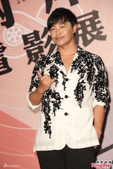 组图：陈思成佟丽娅台湾秀恩爱 撑《北爱》展映