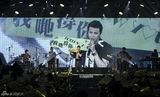 组图：黄鸿升中央车站开唱 展现优质偶像实力