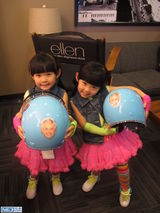 组图：台湾六岁超萌双胞胎姐妹登《艾伦秀》