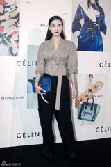 组图：王菲亮相品牌秀帅气十足 那英端庄典雅