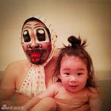 组图：日本父女逗比泡澡照走红 蠢萌犯二又有爱