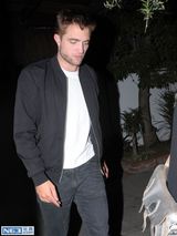 组图：暮光男帕丁森与神秘女子外出疑似新恋情