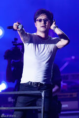 组图：汪峰七夕演唱会告白子怡:我的爱是对的