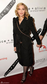 高清组图：麦当娜携女儿亮相 母女俩钟爱丝袜