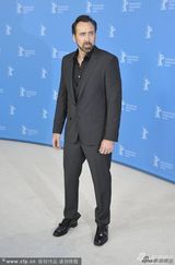 组图：《克鲁德一家》记者会 艾玛斯通靓丽迷人