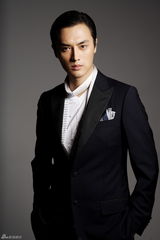 高清图集：刘晓虎复古写真曝光 帅总裁展现成熟魅力