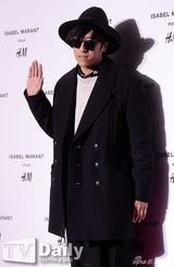 组图：少女时代秀英2AM任瑟雍等靓装出席活动