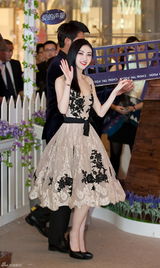 组图：景甜甜美出席活动 自曝患大城市恐惧症