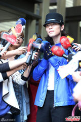 组图：萧敬腾险被泼粪 出面说明称绝不屈服