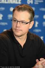 组图：《古迹卫士》克鲁尼与马特达蒙搭肩搞怪