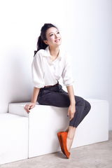 高清组图：秦岚初夏时尚大片 清纯淡雅晶莹动人